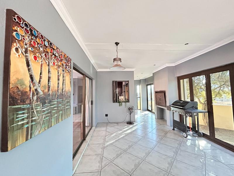 To Let 4 Bedroom Property for Rent in Xanadu North West